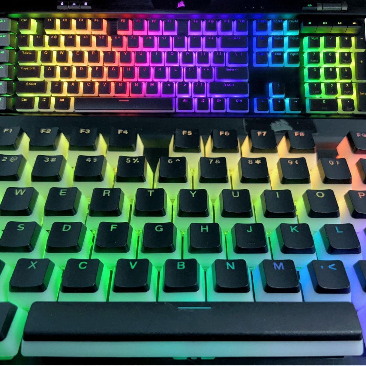 Yarı saydam Corsair Puding Key - Gaming Keyboard Corsair incelemesi ve fiyatı